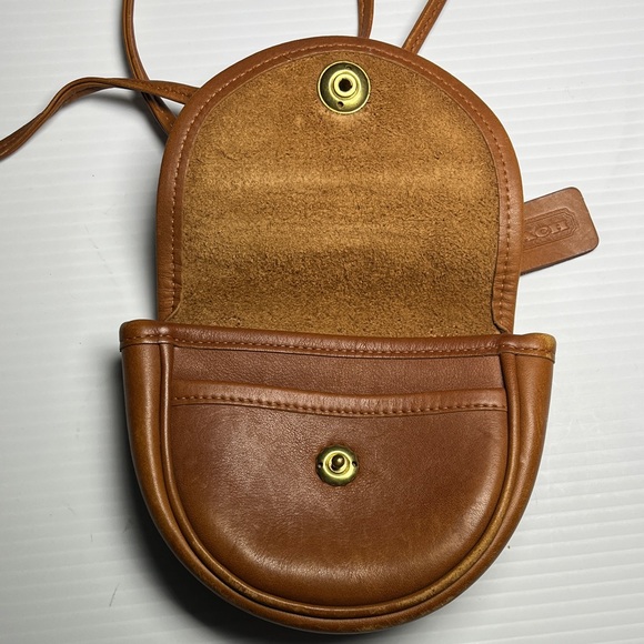 Vintage Coach Brown Leather Crossbody Bag with Gold Accent - Picture 3 of 6